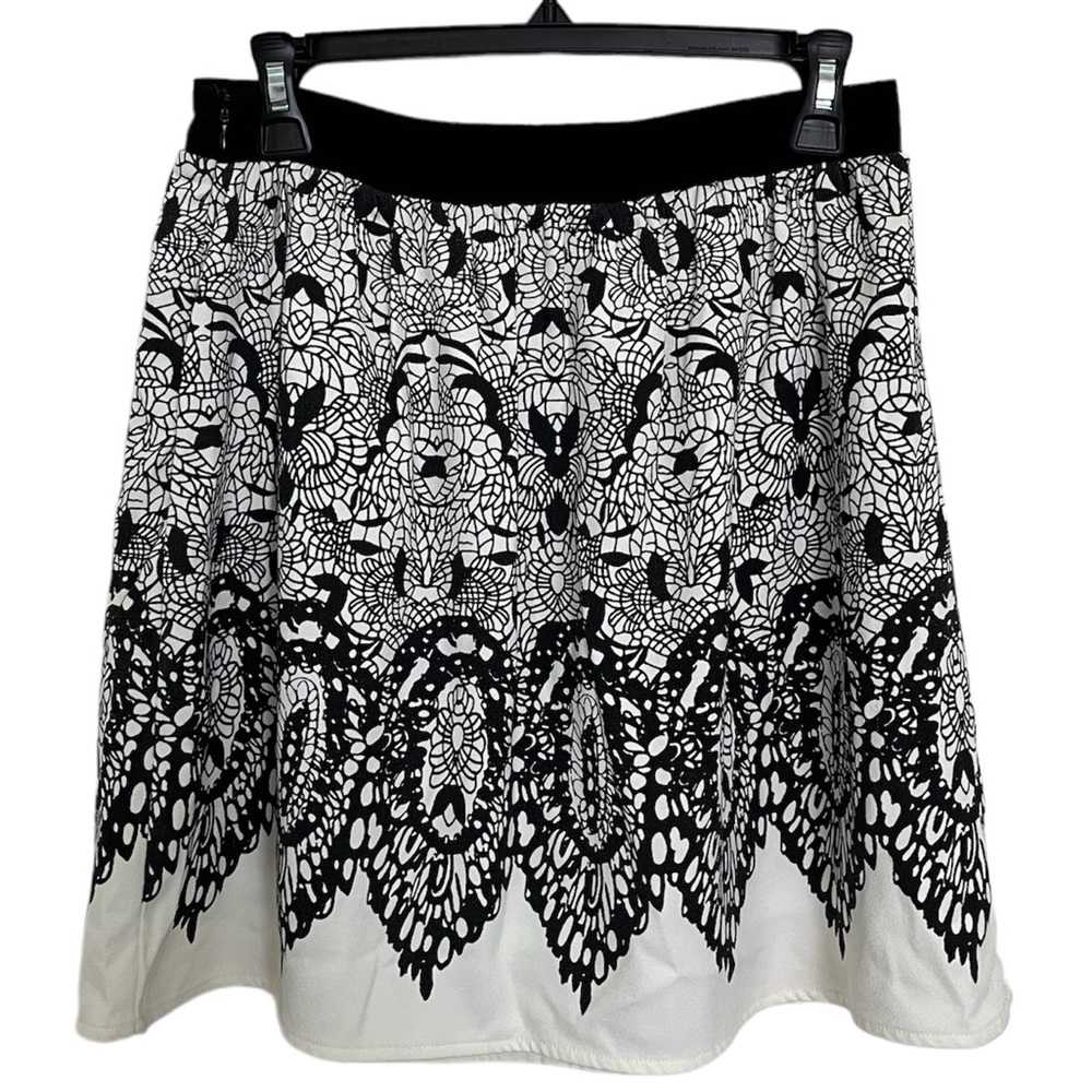 Moonlight Black and White Boho Floral Print Skirt Size Medium